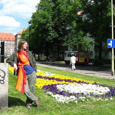 Przed urzędem w Szczecinie